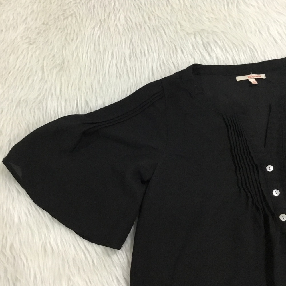 Women’s Hollywould black sheer lightweight peasant top size small